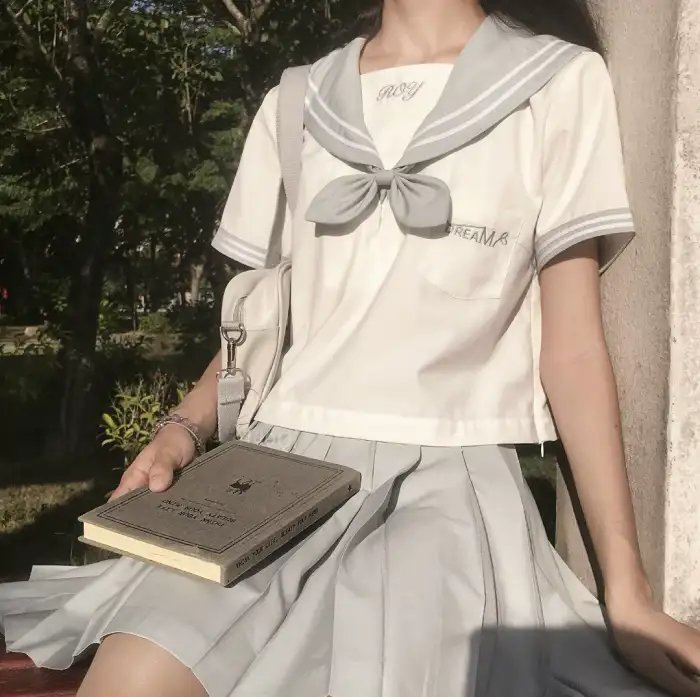 隔山有眼 2010封面